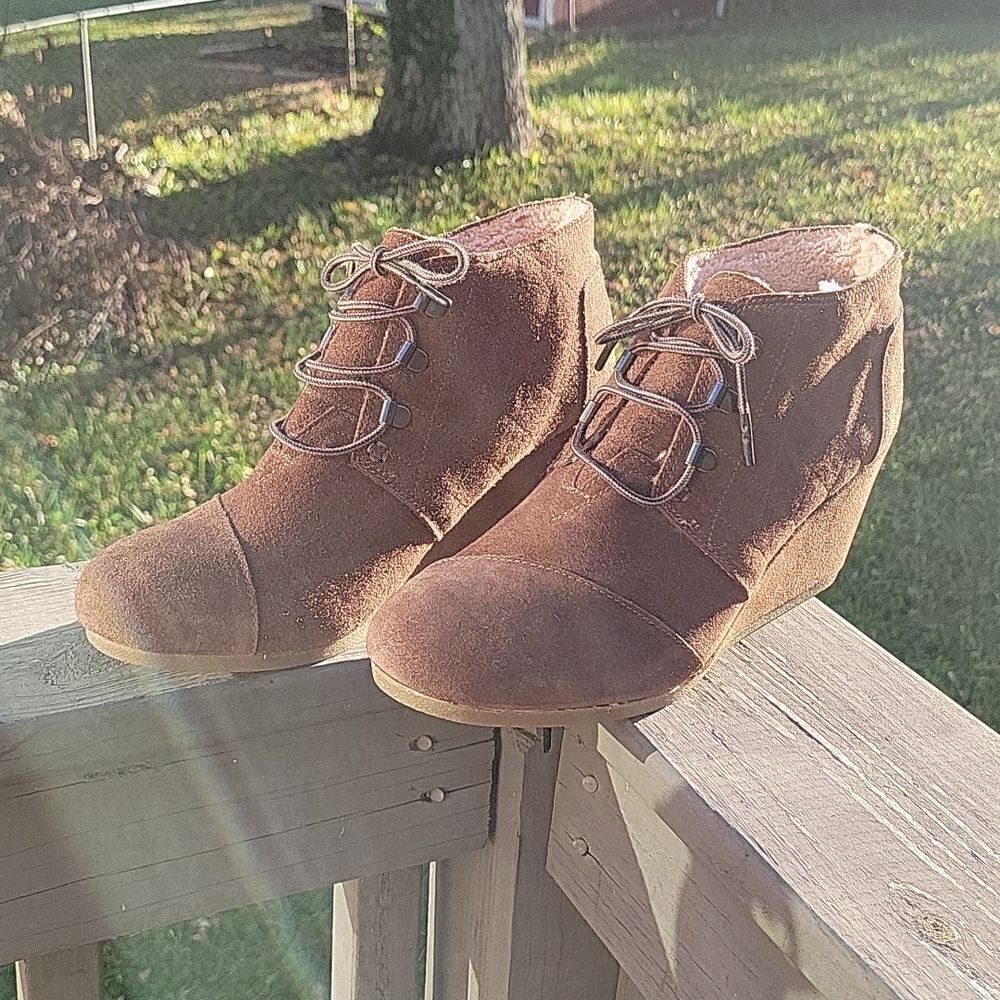 Toms Kala Desert Wedge metal label lined booties size 11